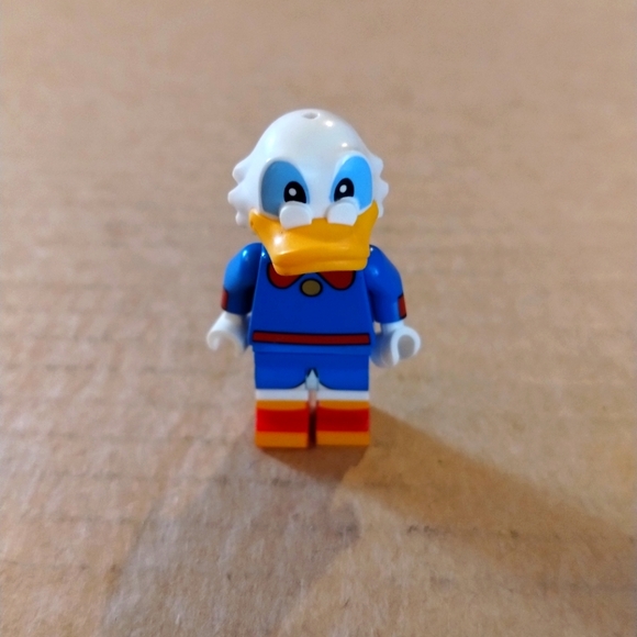 LEGO SCROOGE MCDUCK DISNEY MINIFIGURE COLLECTIBLE NO HAT - Picture 2 of 9